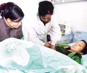 杯具！母子双双查出肝炎　儿子跪求母亲先治防肝硬化